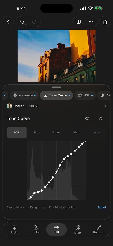 Tonalier on iPhone: the Tone Curve over a histogram, with RGB, Red, Green, Blue and Luma.